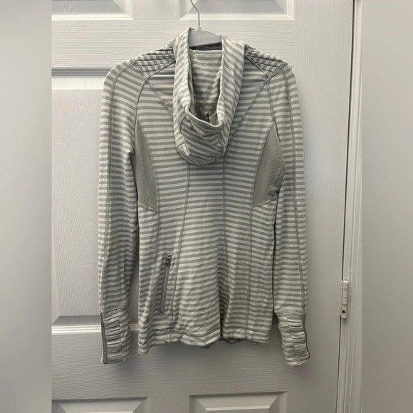 ! Lululemon Striped Silver Think Fast Hoodie Pullover  6, Rare - Picture 2 of 5